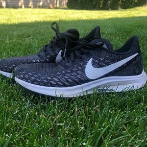 Nike Zoom Pegasus 35 Running Shoes
